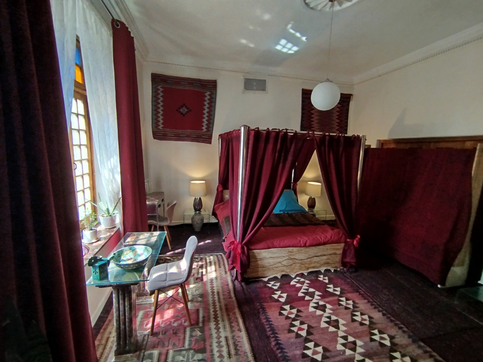 اتاق قرمز