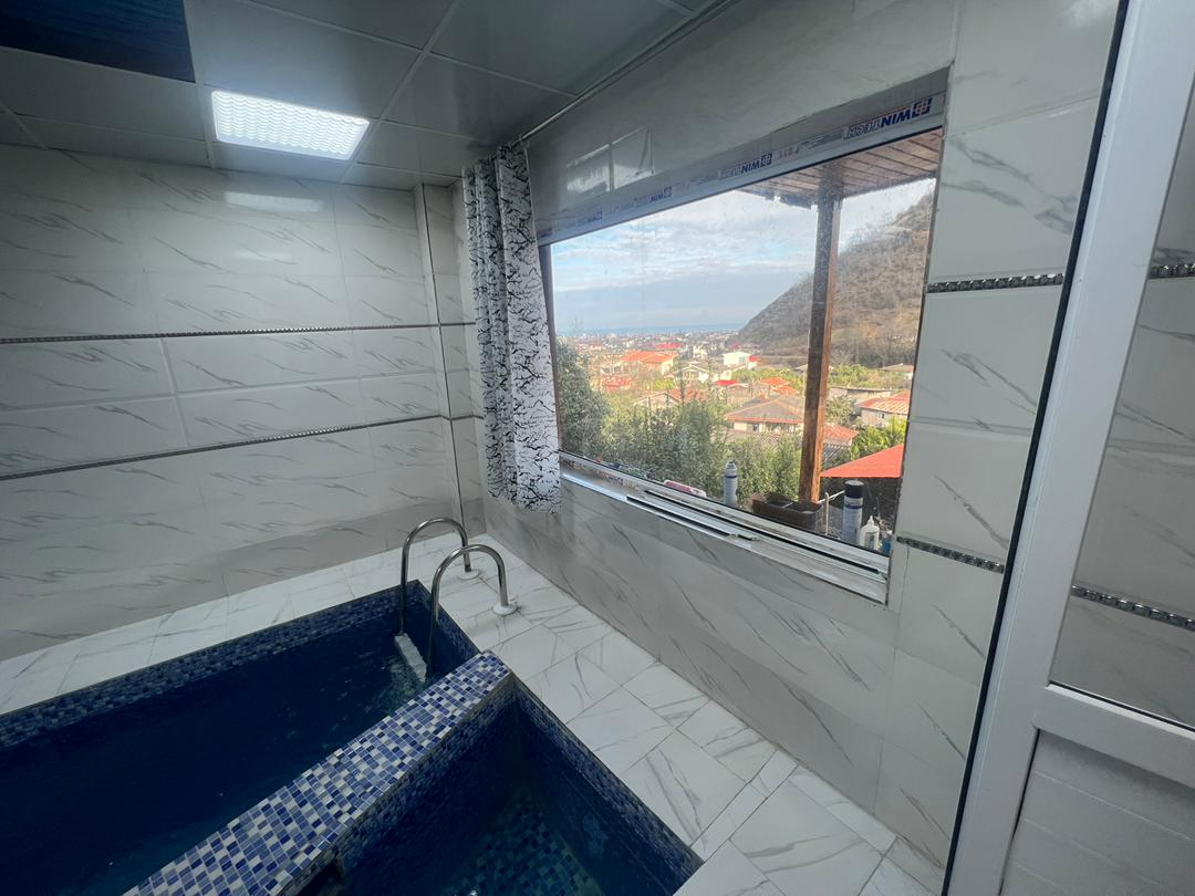 استخر طبقه همکف