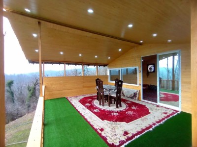کلبه چوبی تو دل جنگل و دریا
