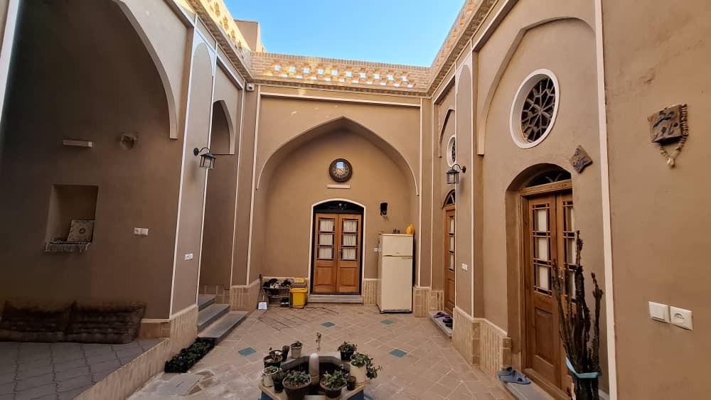 حیاط