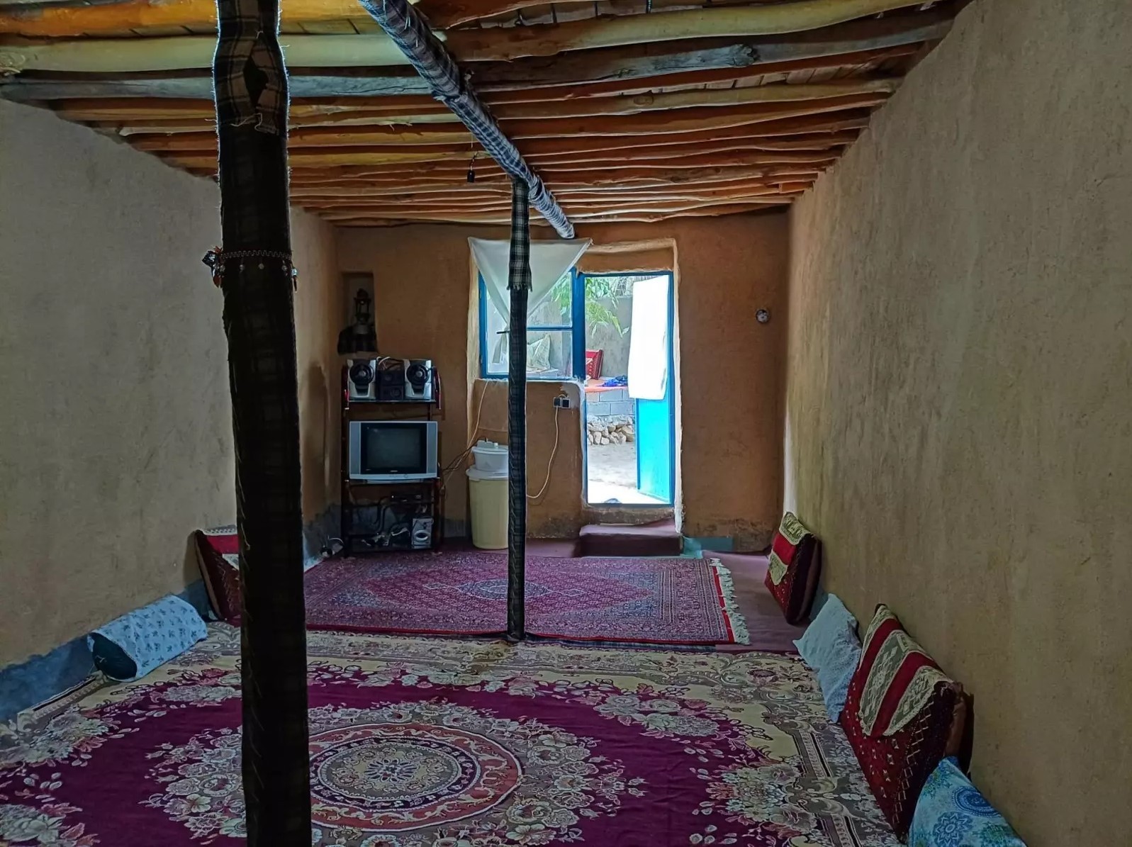 داخل اتاق داخل اتاق