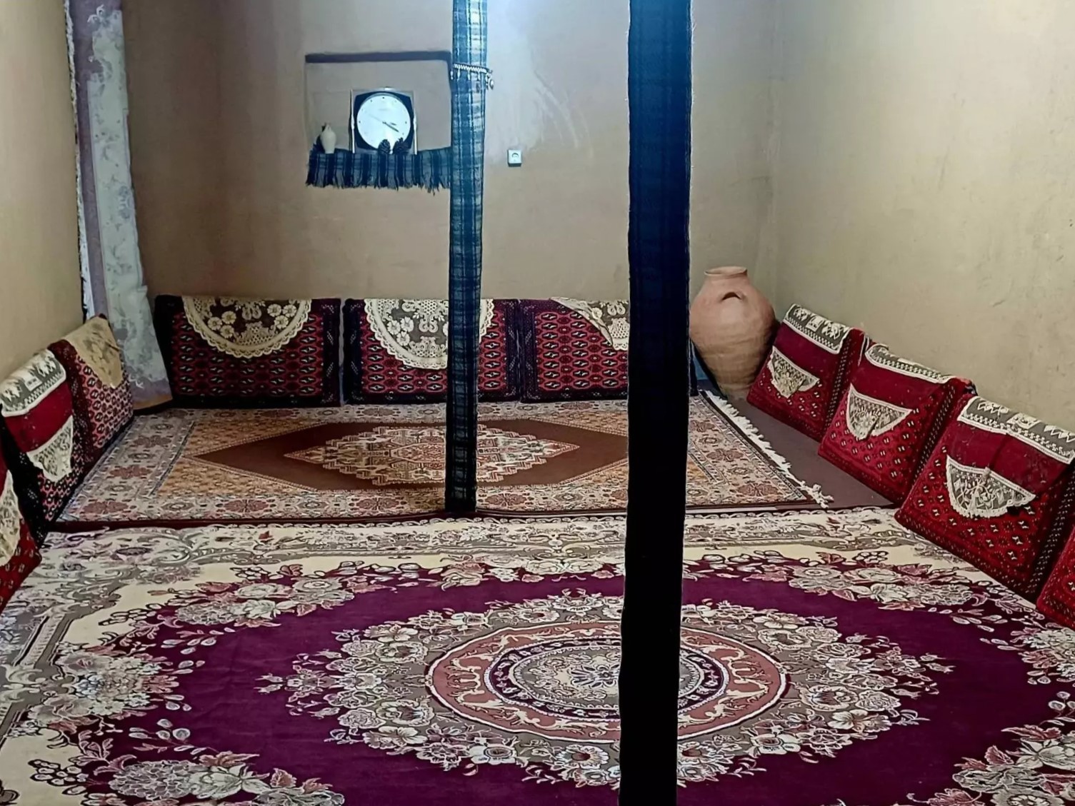 داخل اتاق داخل اتاق