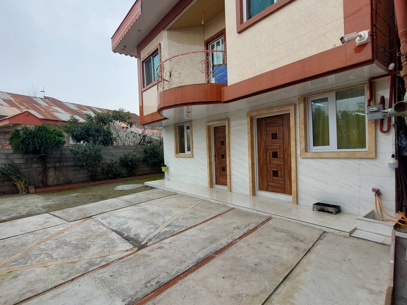 نمای بیرونی ساختمان