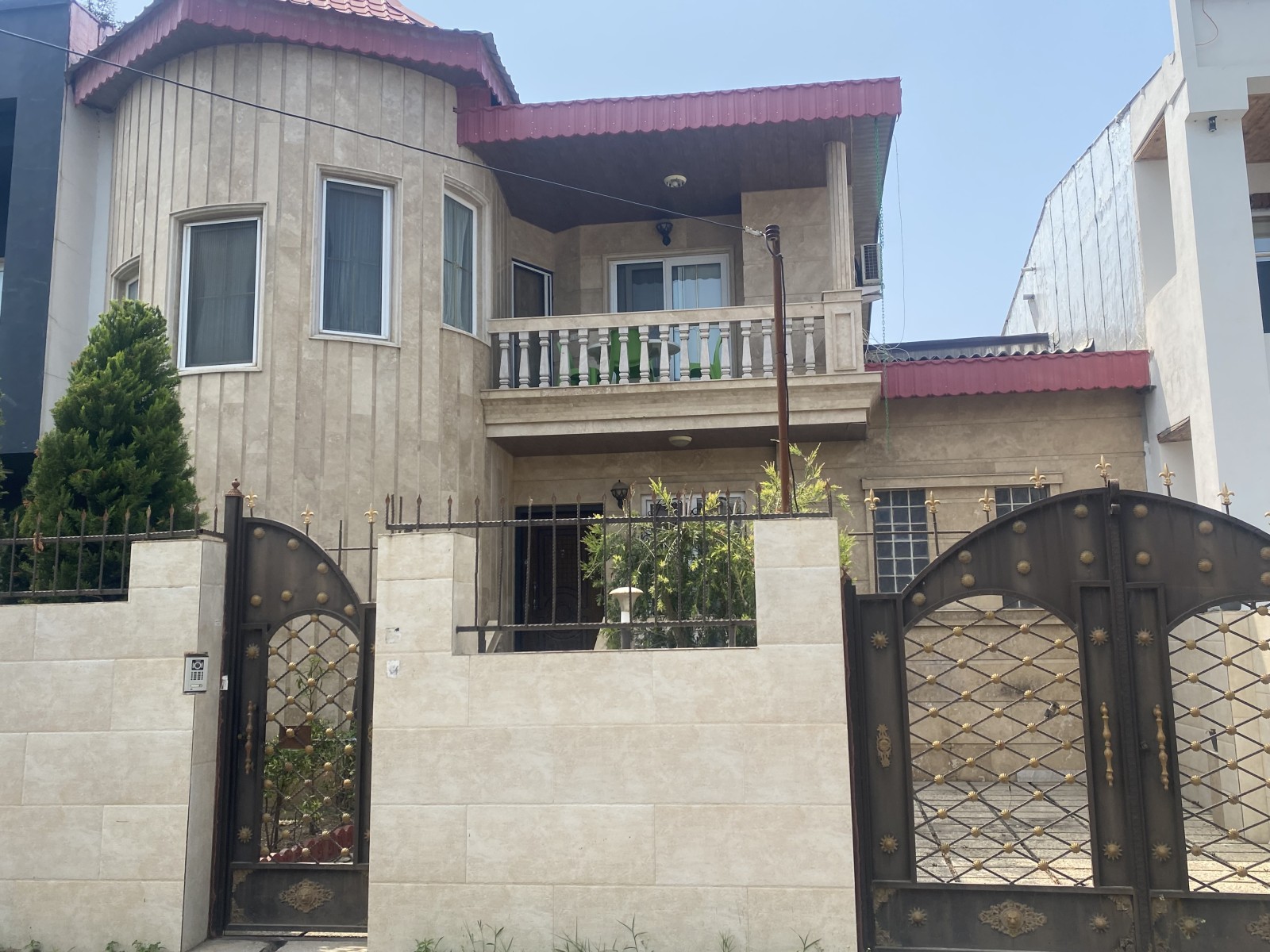 نمای کلی و بیرونی ساختمان