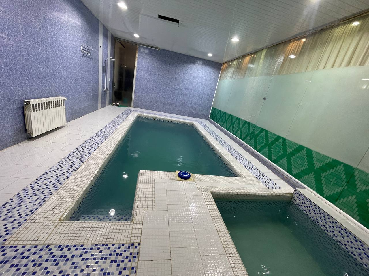 استخر سرپوشیده آبگرم و استخر کودک استخر سرپوشیده آبگرم و استخر کودک