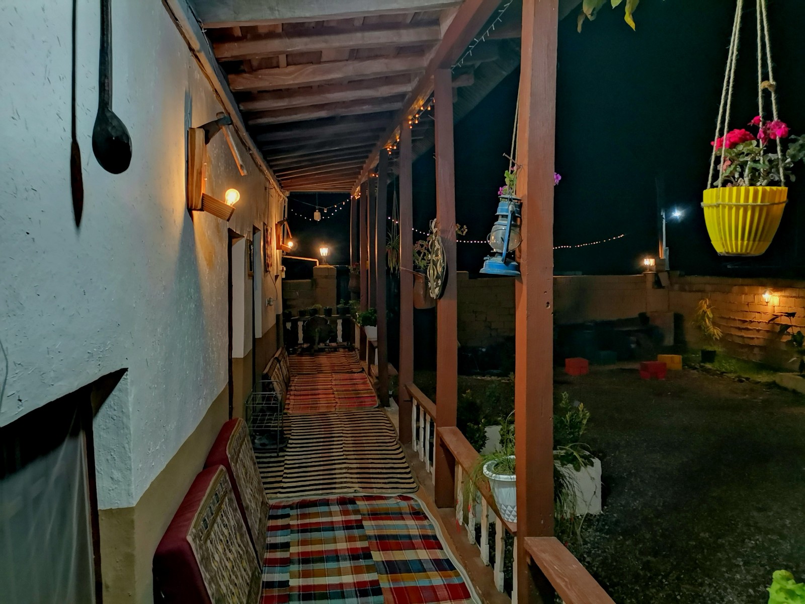 تراس در شب