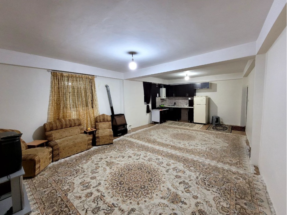اتاق پذیرایی و آشپزخانه