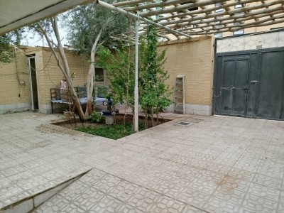 همکف دربست حیاط دار پارکینگ دار دوخواب