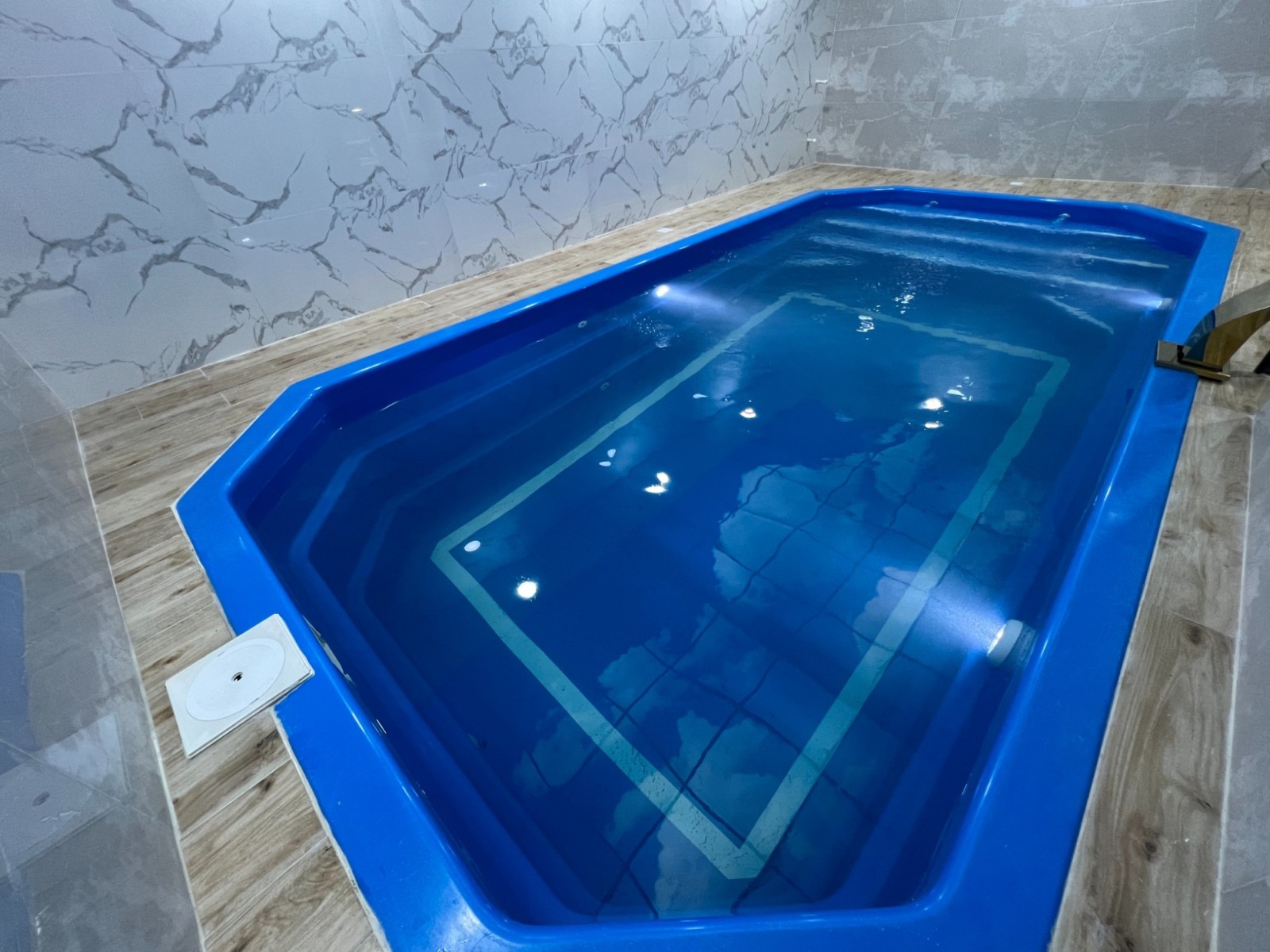 استخر نماداخلی