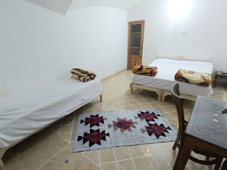 داخل "اتاق سه تخته شیرین بیان"