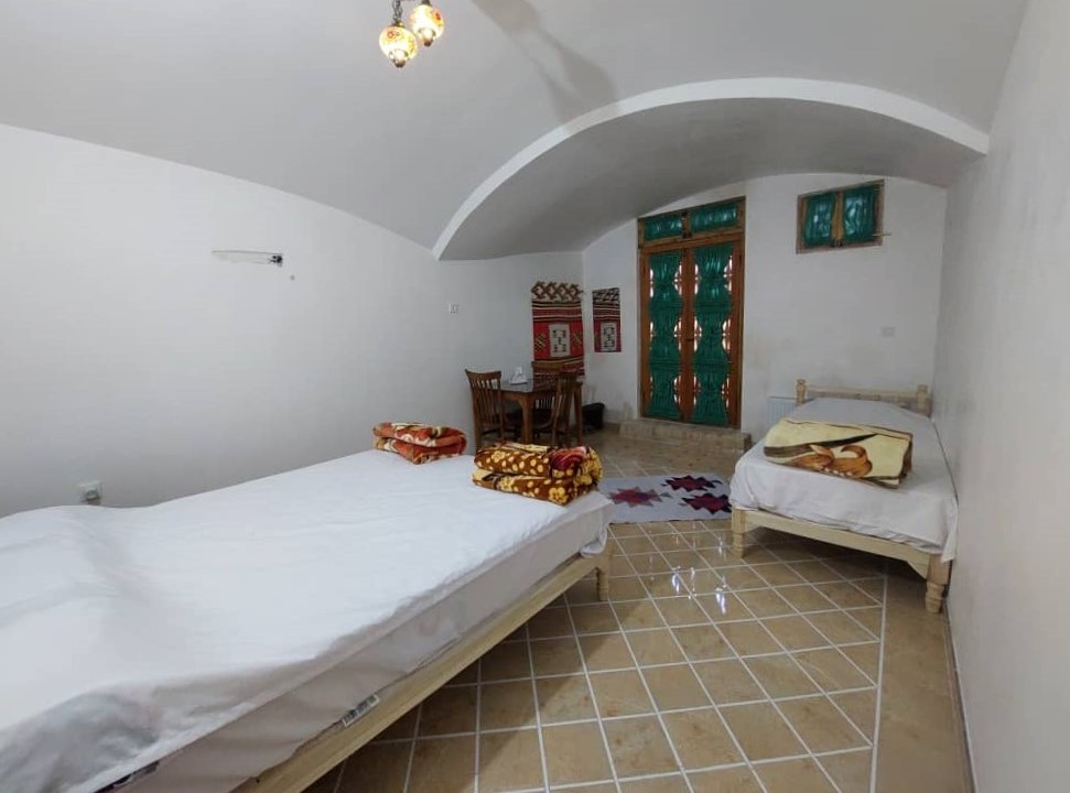 داخل "اتاق سه تخته شیرین بیان"