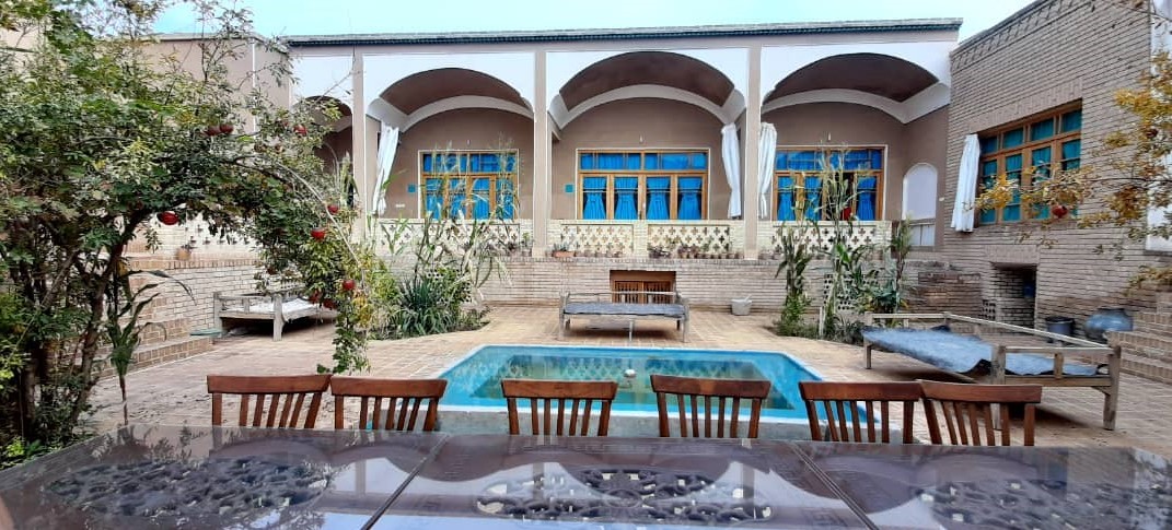 حیاط