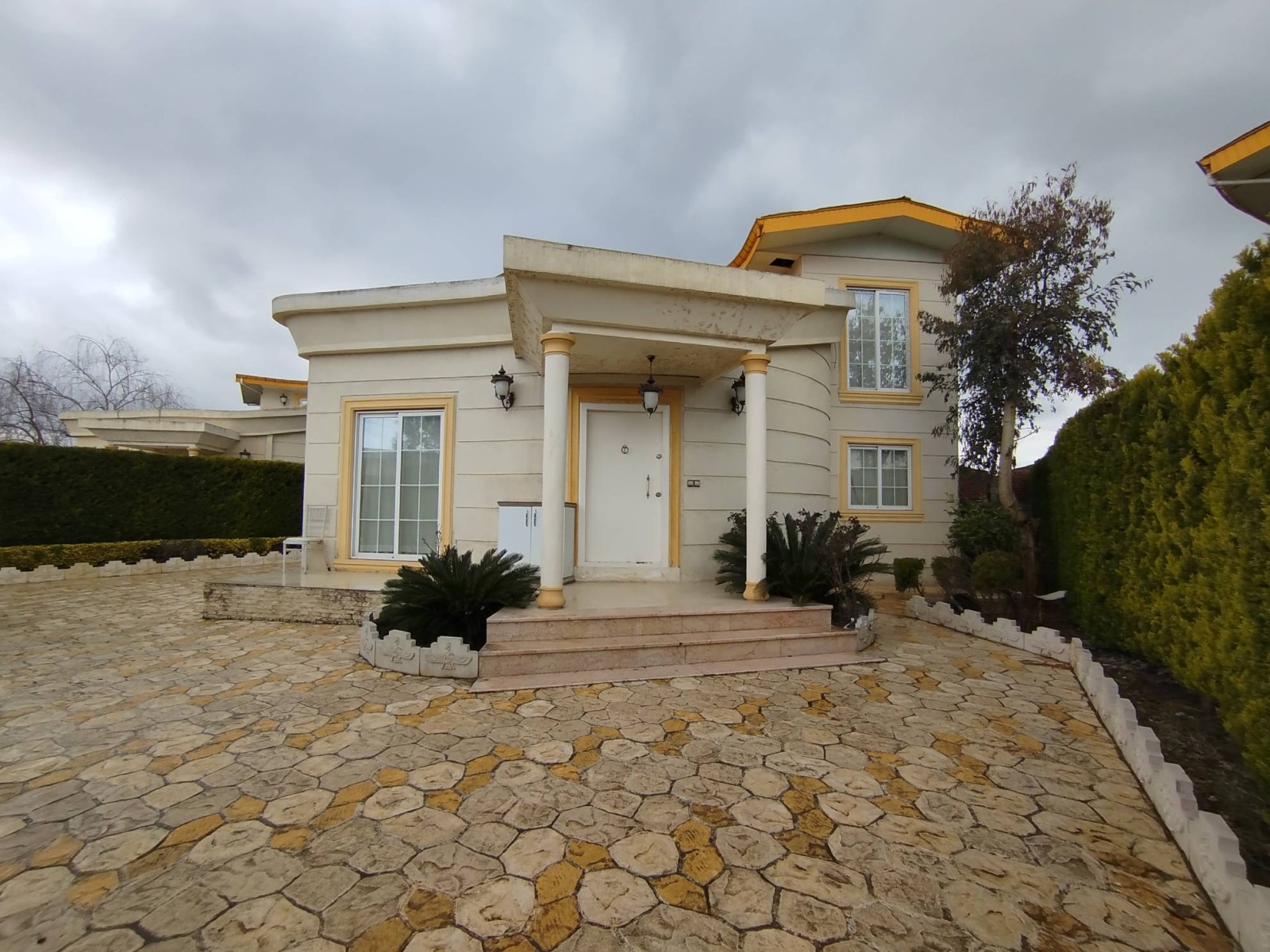 نمای بیرونی ساختمان نمای بیرونی ساختمان