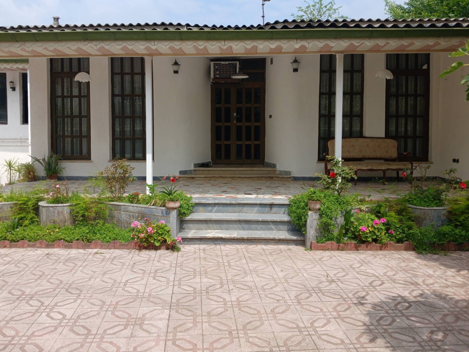 نمای بیرونی ساختمان