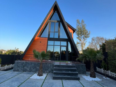 کلبه سوئیسی دو خوابه استخردار