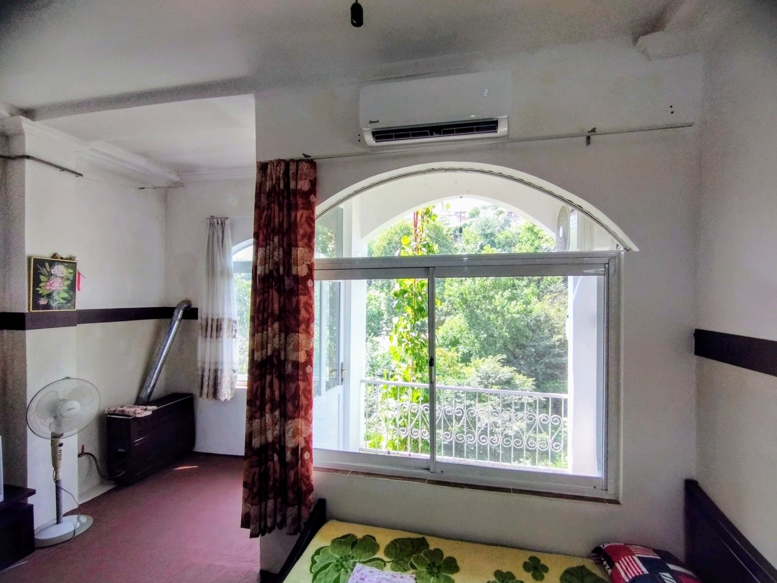 نصب کولر اسپلیت در داخل اقامتگاه