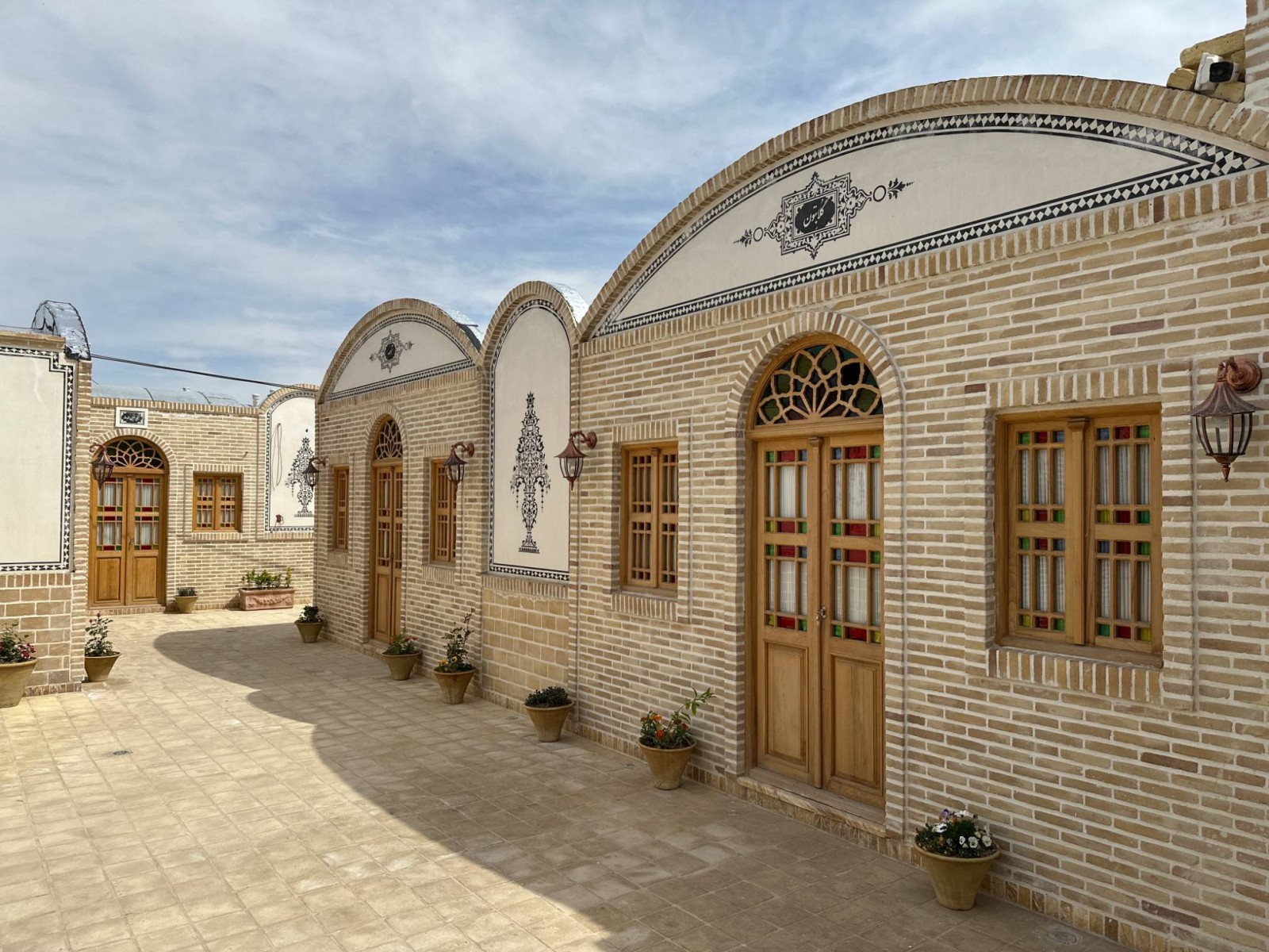 حیاط اقامتگاه
