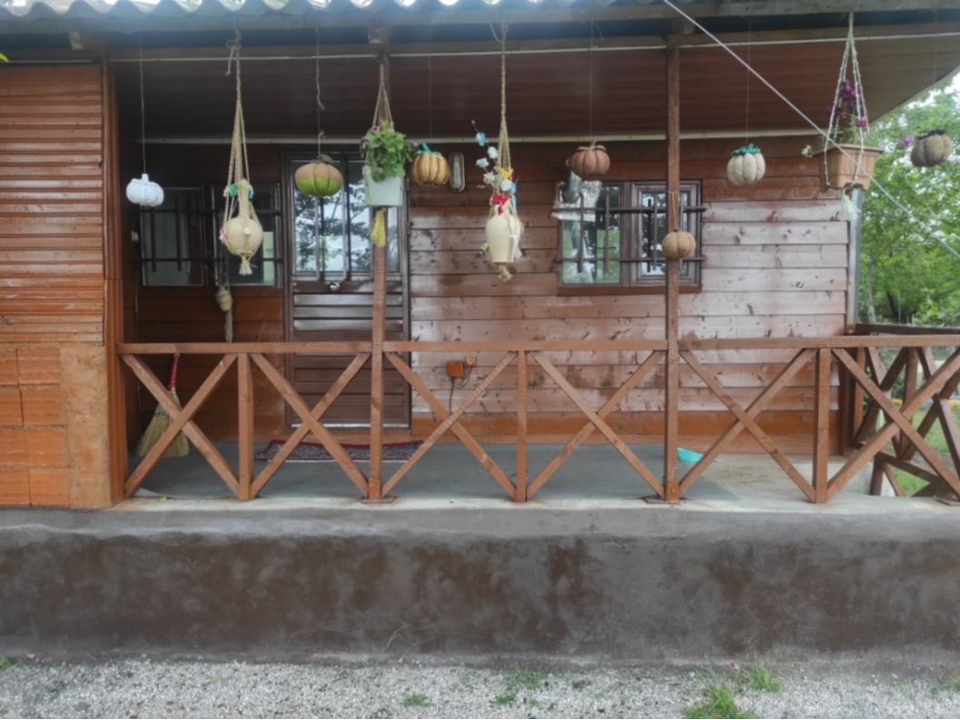 نمای بیرونی کلبه