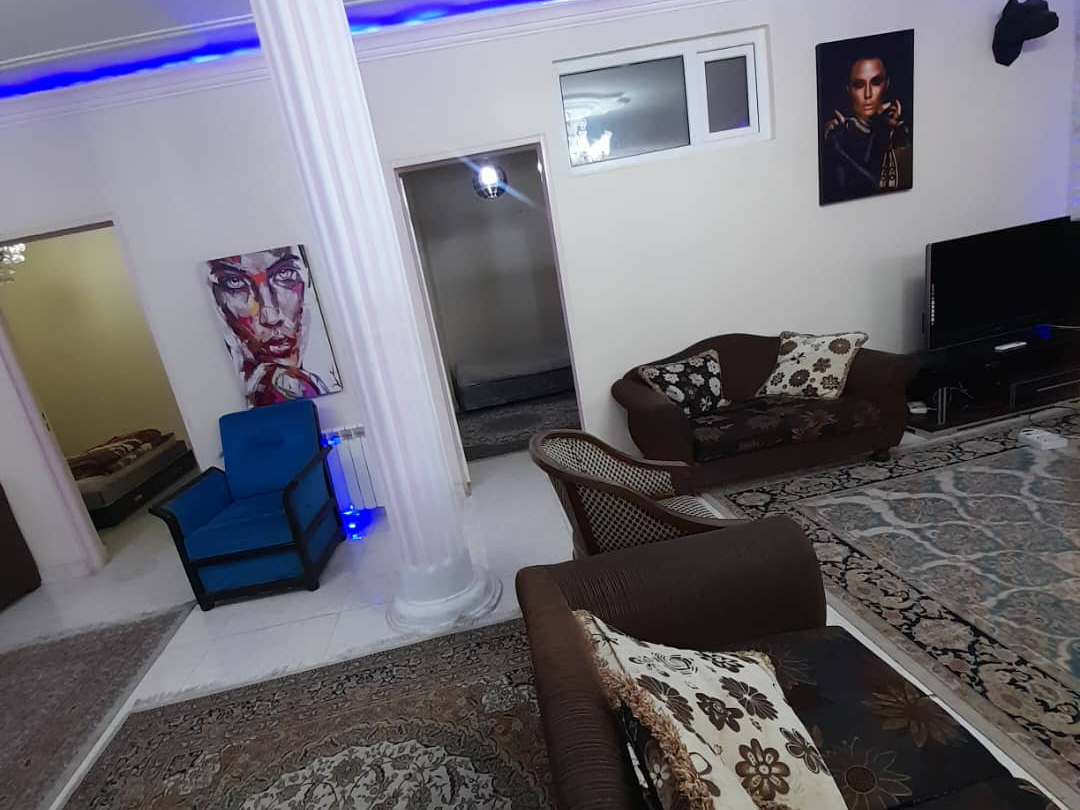 ورودی ۲تا از اتاق خواب‌ها