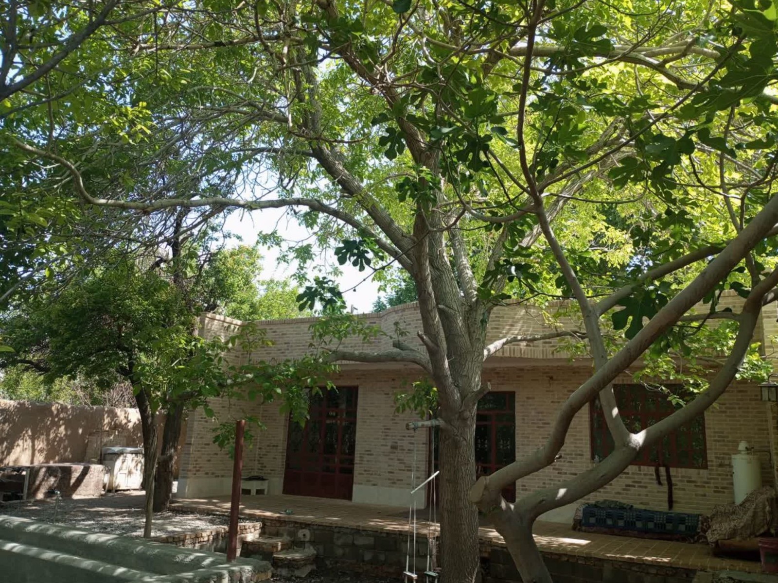 نمای بیرونی ساختمان