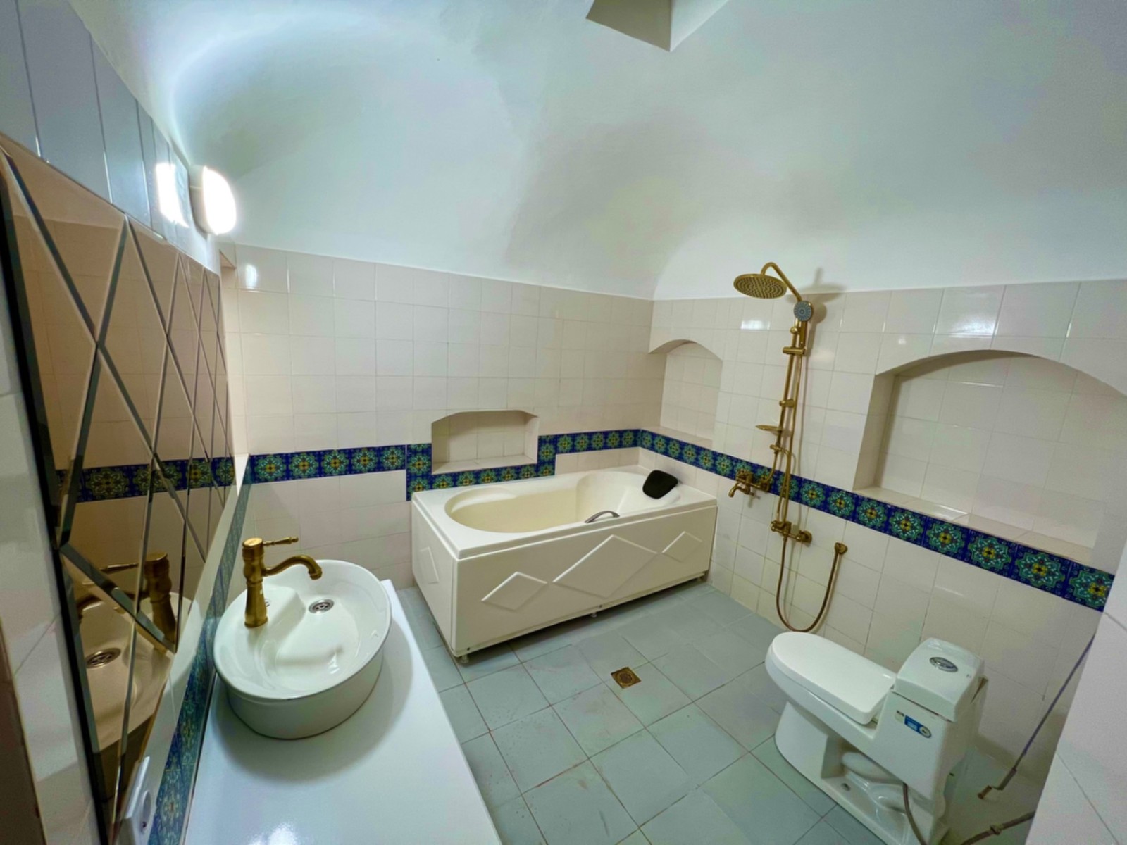 سرویس بهداشتی و حمام سرویس بهداشتی و حمام