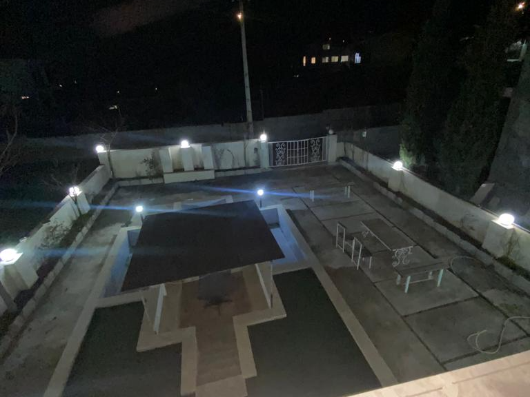 نمای بیرونی حیاط از تراس اتاق نمای بیرونی حیاط از تراس اتاق