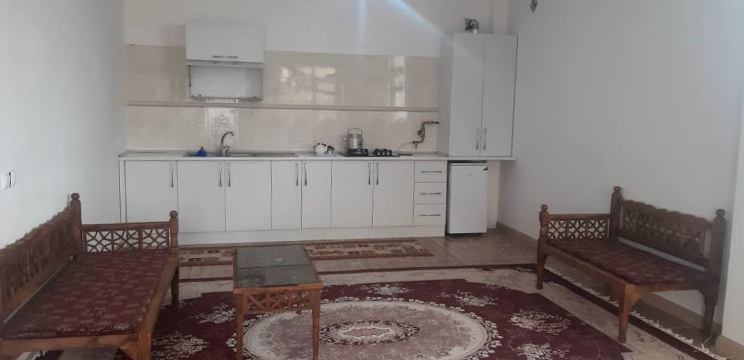 اتاق پذیرایی و آشپزخانه
