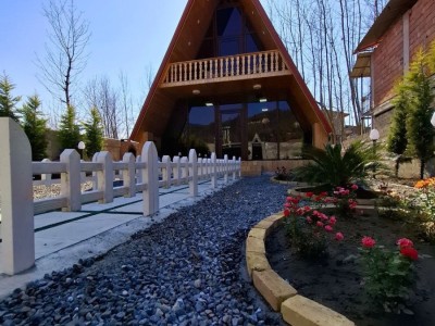 کلبه سوئیسی دو خواب رو به جنگل