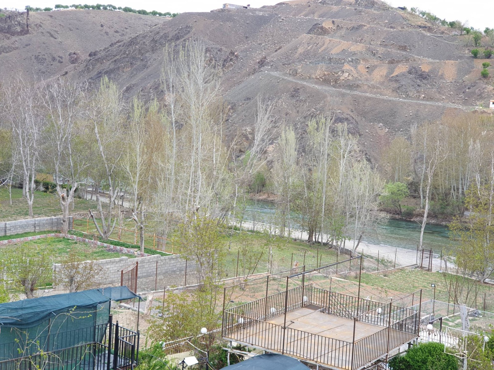 نمای بیرونی ساختمان