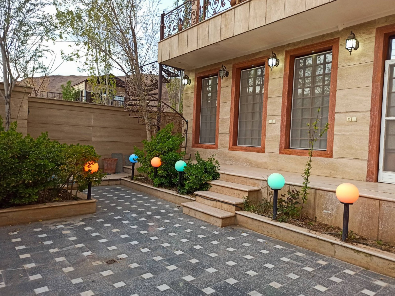 نمای بیرونی ساختمان