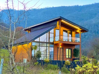 کلبه مدرن دوبلکس با چشم انداز جنگل کلبه مدرن دوبلکس با چشم انداز جنگل