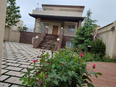 ویلای تریپلکس دارای میز بیلیارد