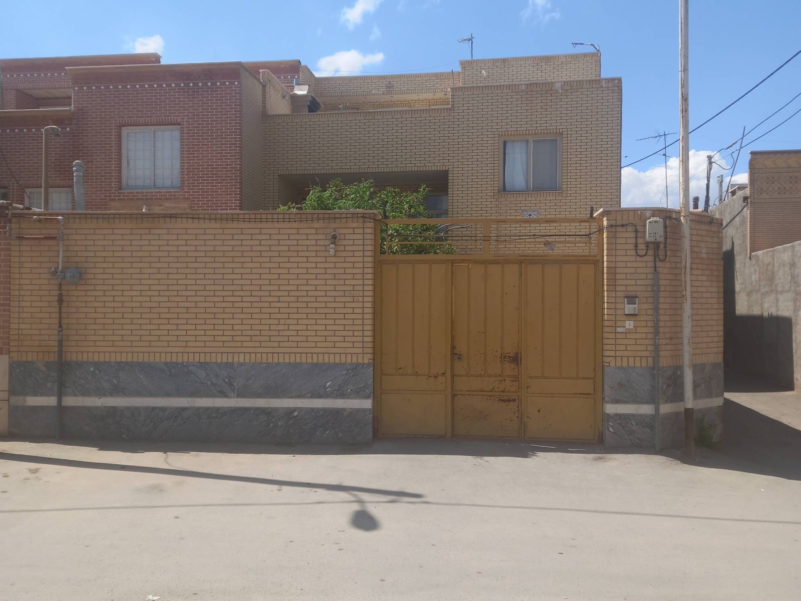 نمای بیرونی ساختمان