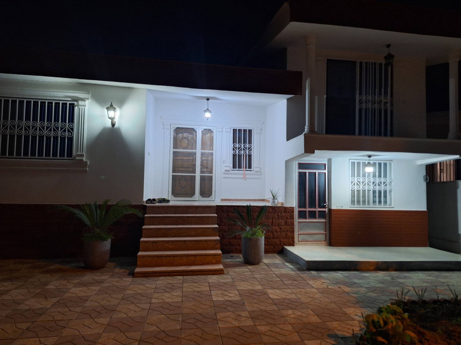 نمای بیرونی ساختمان نمای بیرونی ساختمان