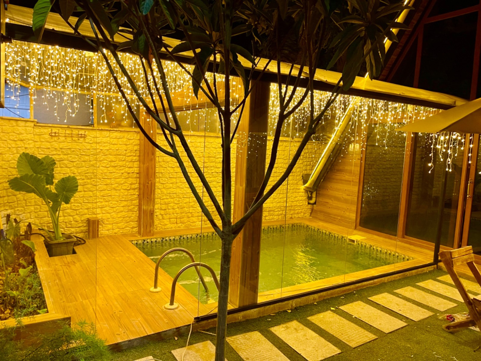 استخرآبگرم سرپوشیده استخرآبگرم سرپوشیده