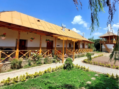خانه سنتی آسنی با چهار اتاق دنج