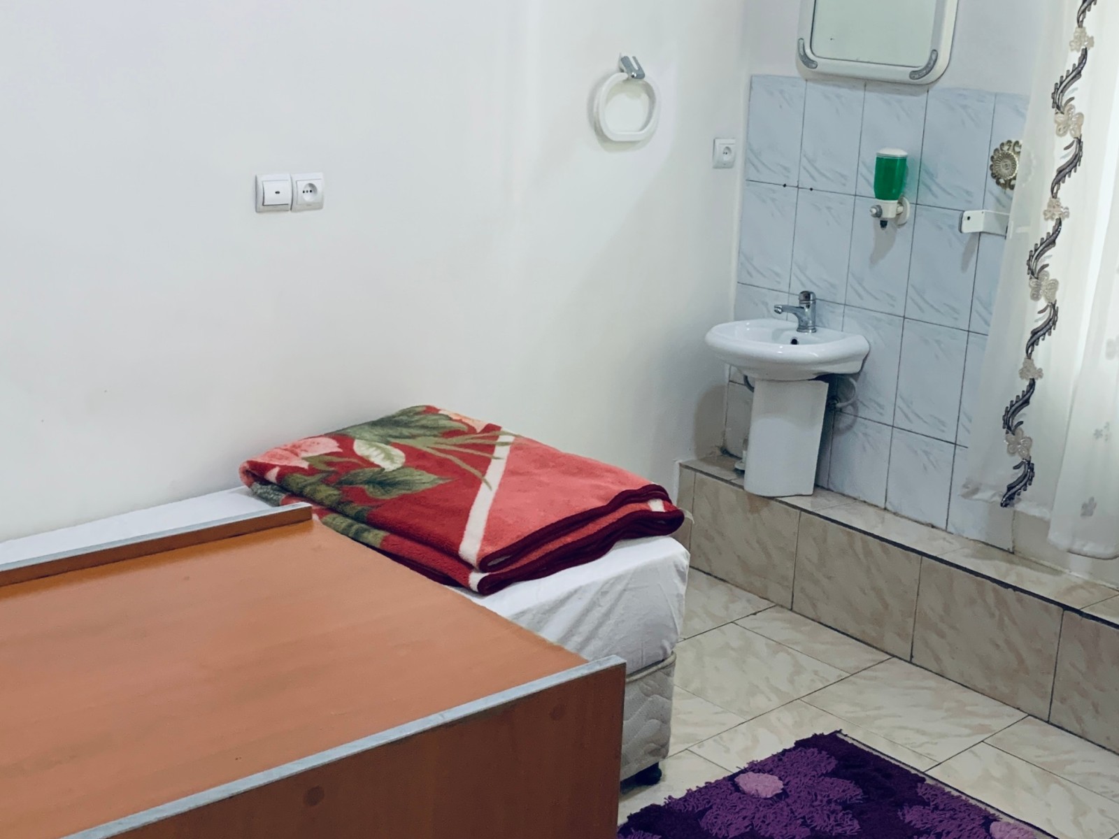 اتاق 1 تخته ی باحمام