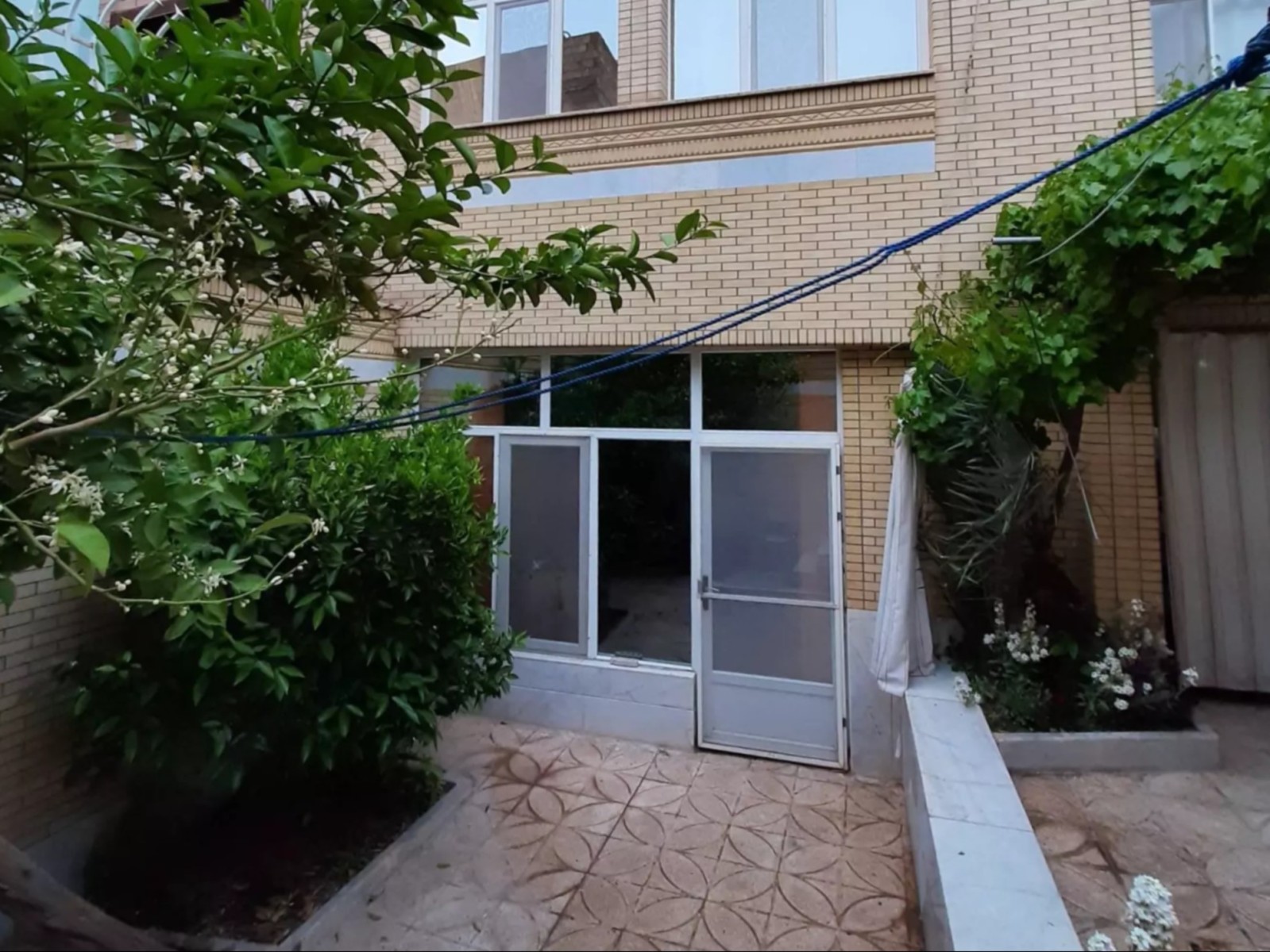 نمای بیرونی ساختمان نمای بیرونی ساختمان