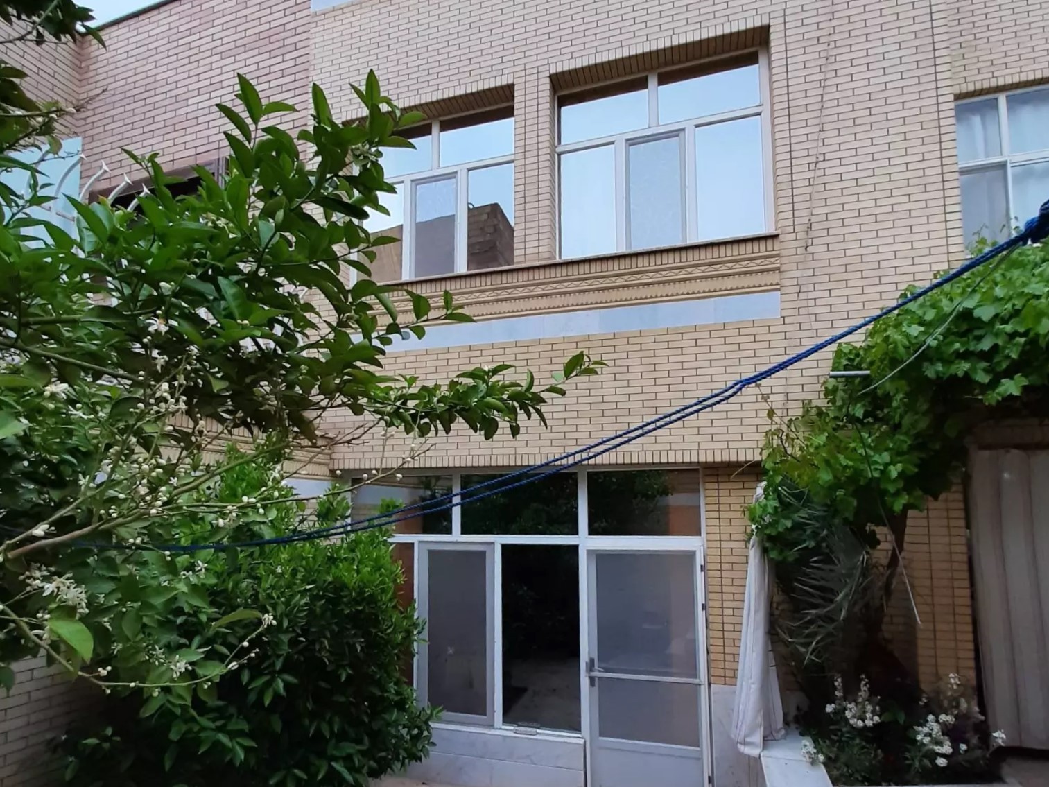 نمای بیرونی ساختمان نمای بیرونی ساختمان