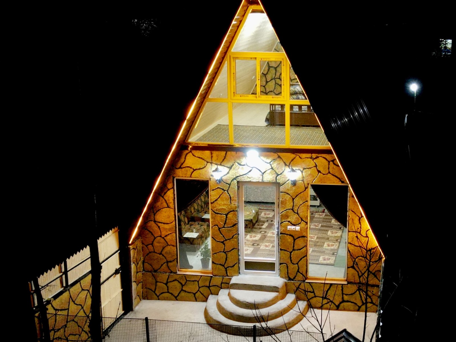 نمای بیرونی ساختمان