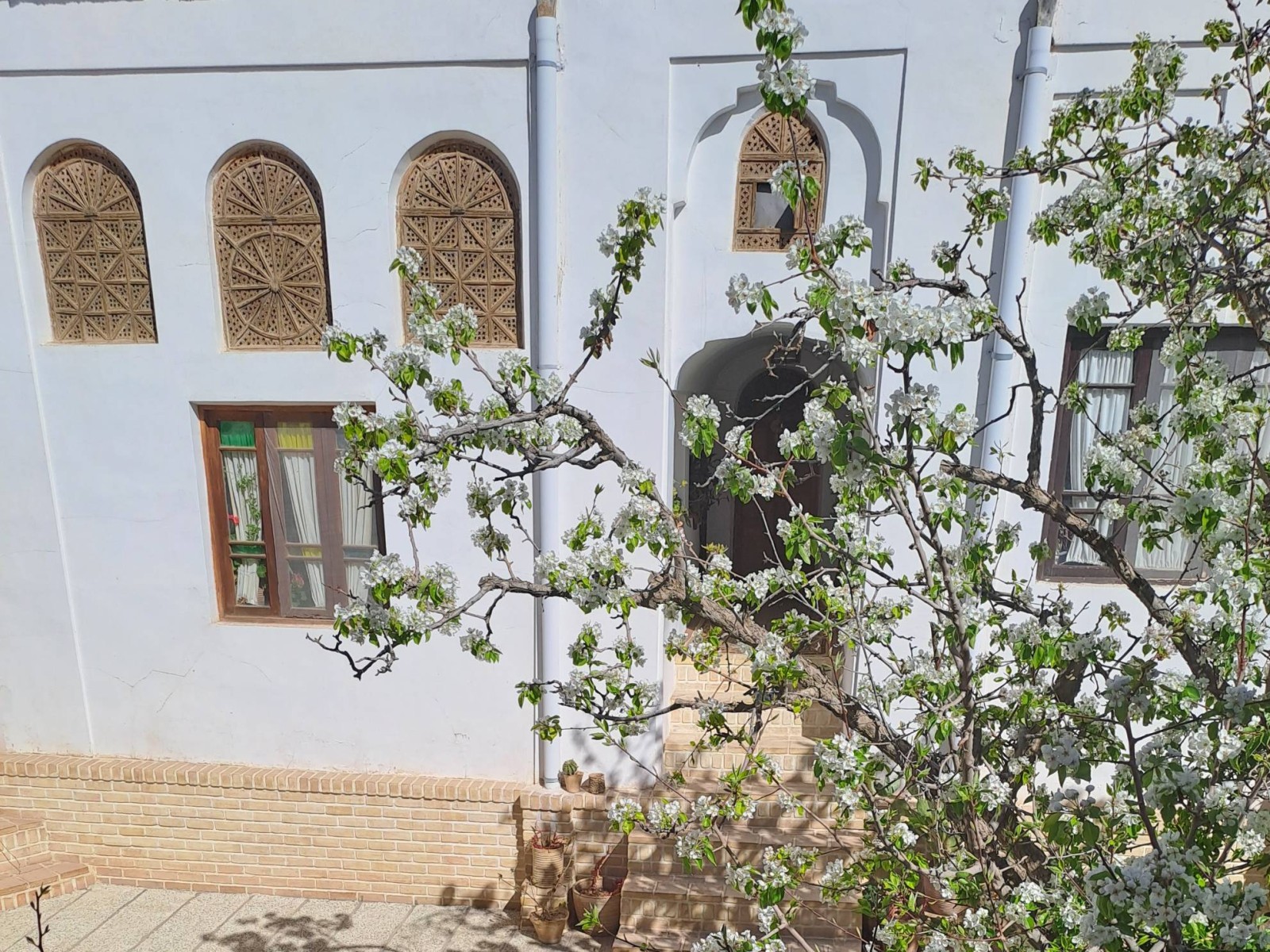 نمای بیرونی ساختمان