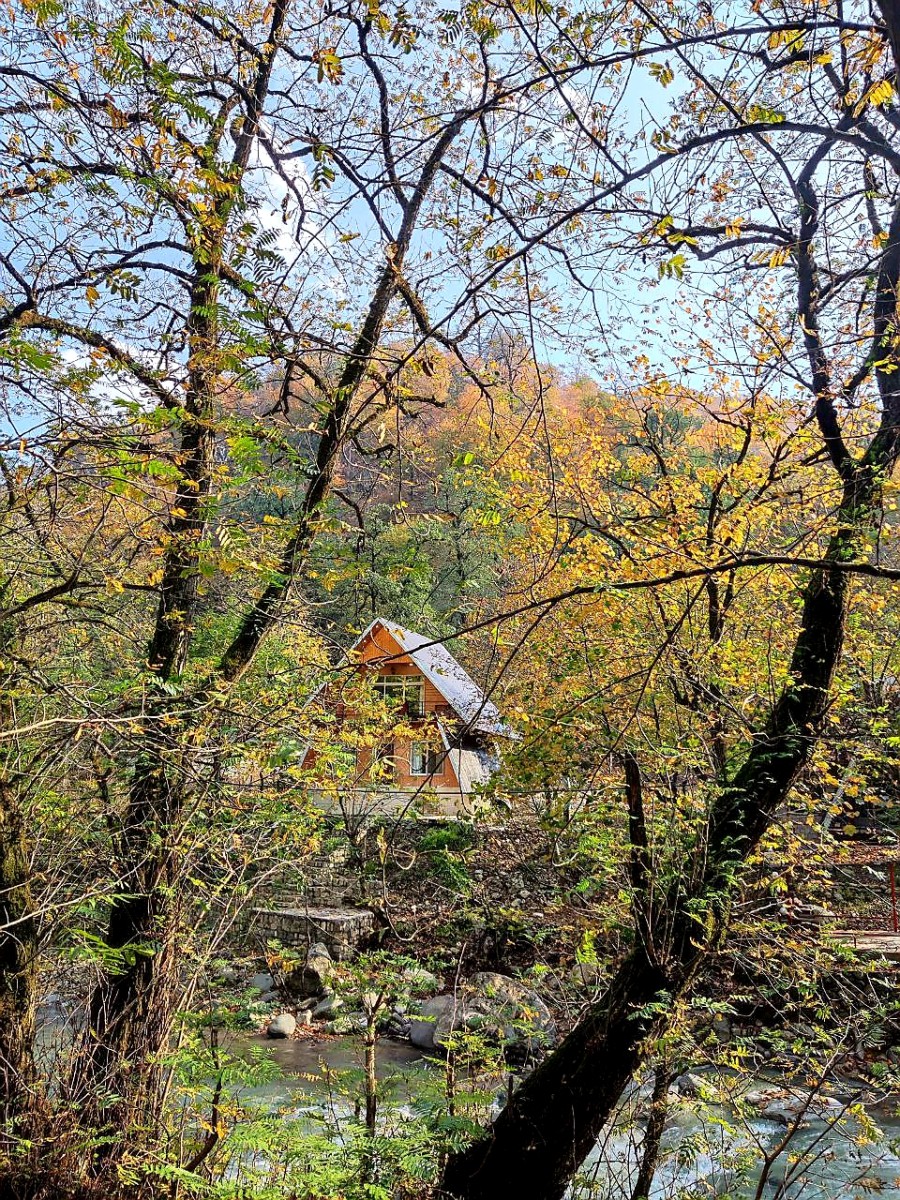 به فصل پاییز کلبه