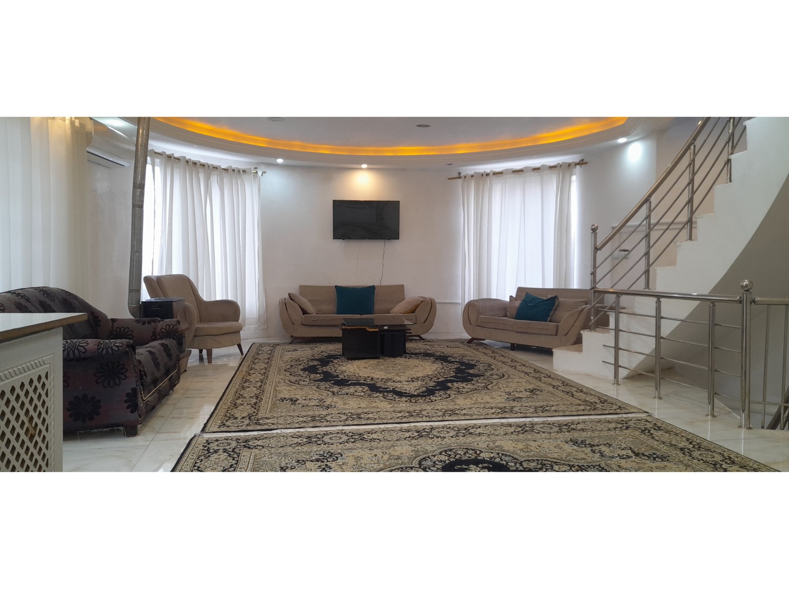 پذیرایی طبقه بالا