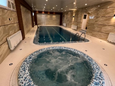 ویلا دوخوابه استخردار با جکوزی باغ کیوی ویلا دوخوابه استخردار با جکوزی باغ کیوی