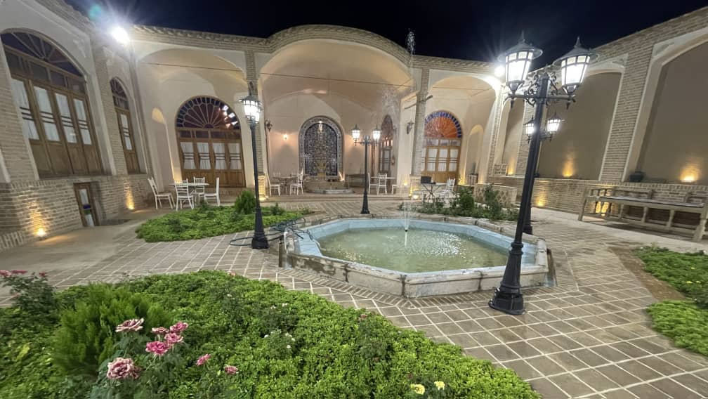 حیاط