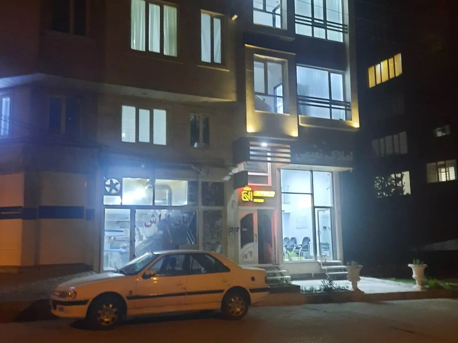 نمای بیرونی ساختمان