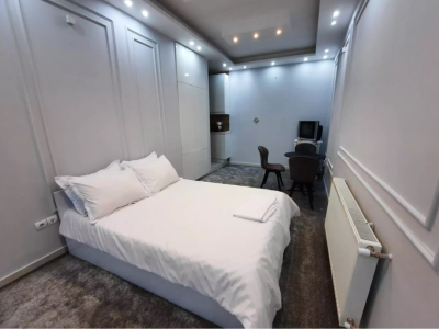 سوئیت دو نفره لاکچری طبقه یک مشرف به شورابیل