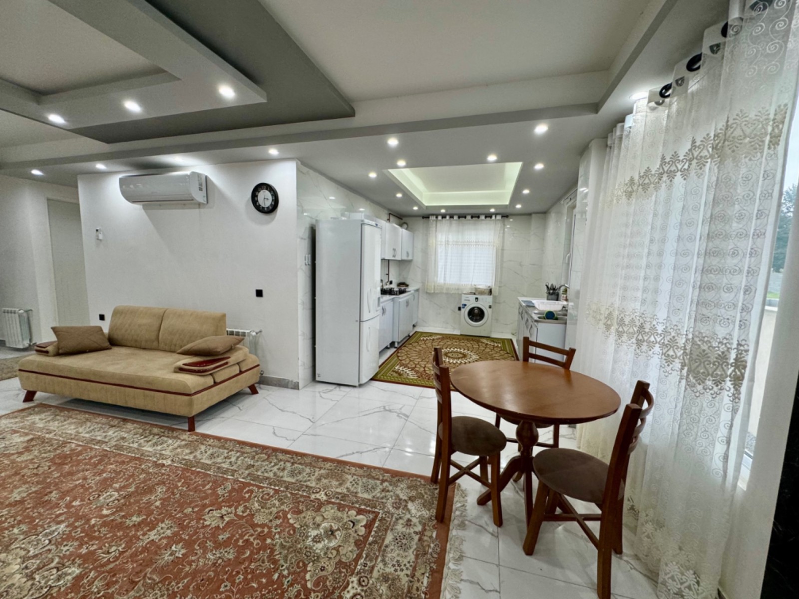 سالن و آشپزخانه سالن و آشپزخانه