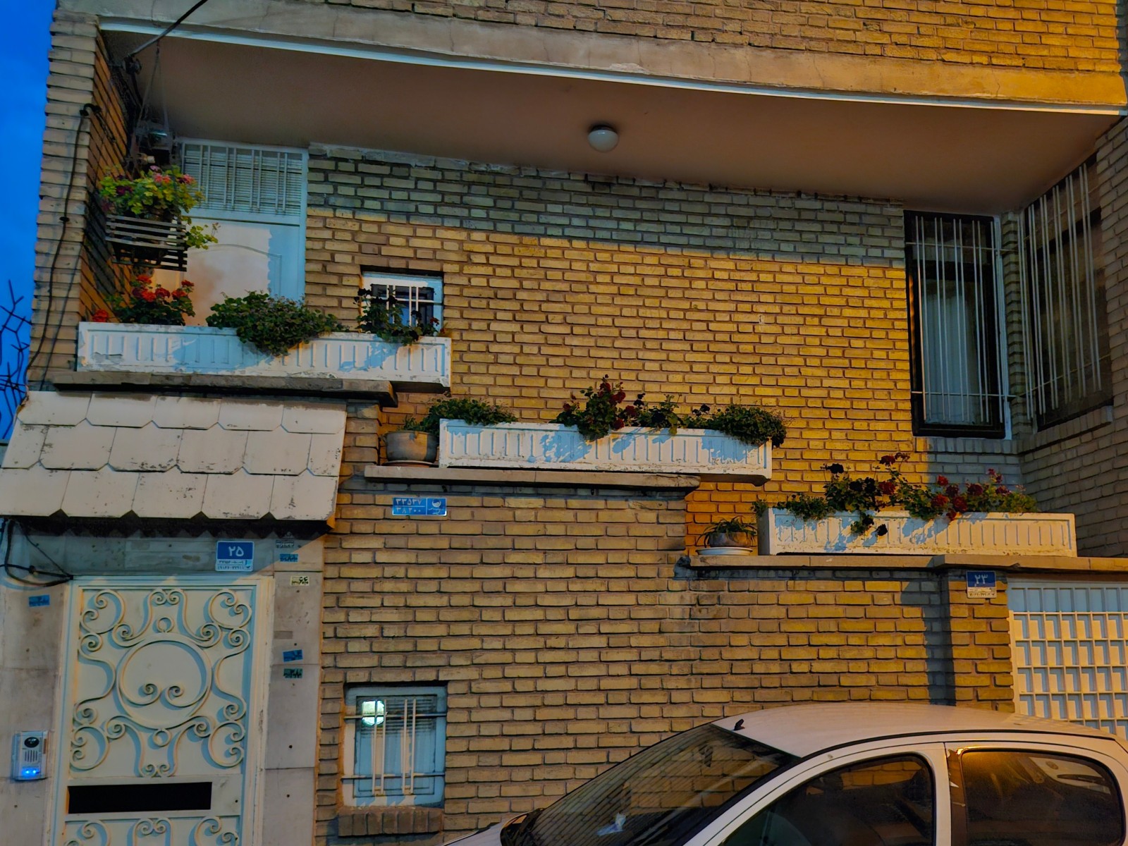 نمای بیرونی ساختمان نمای بیرونی ساختمان