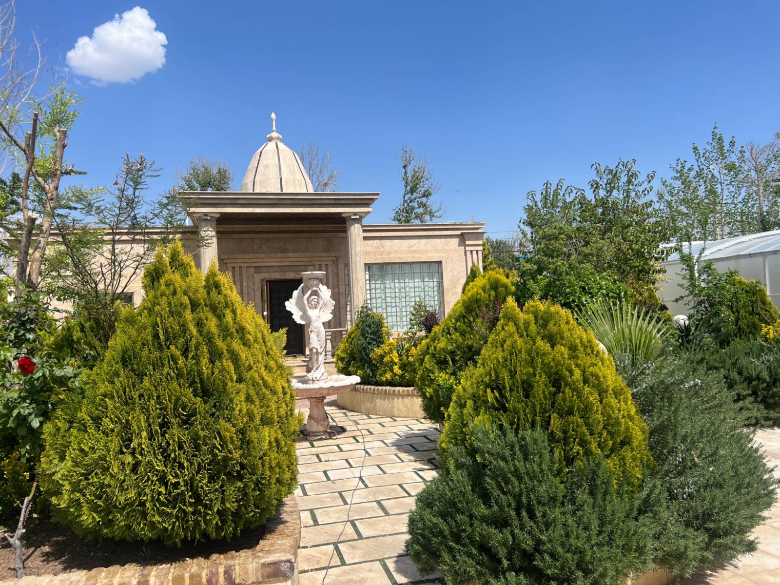 نمای بیرونی ساختمان